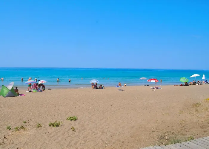 Holiday Apartments Yannis On Agios Gordios Beach In Corfu